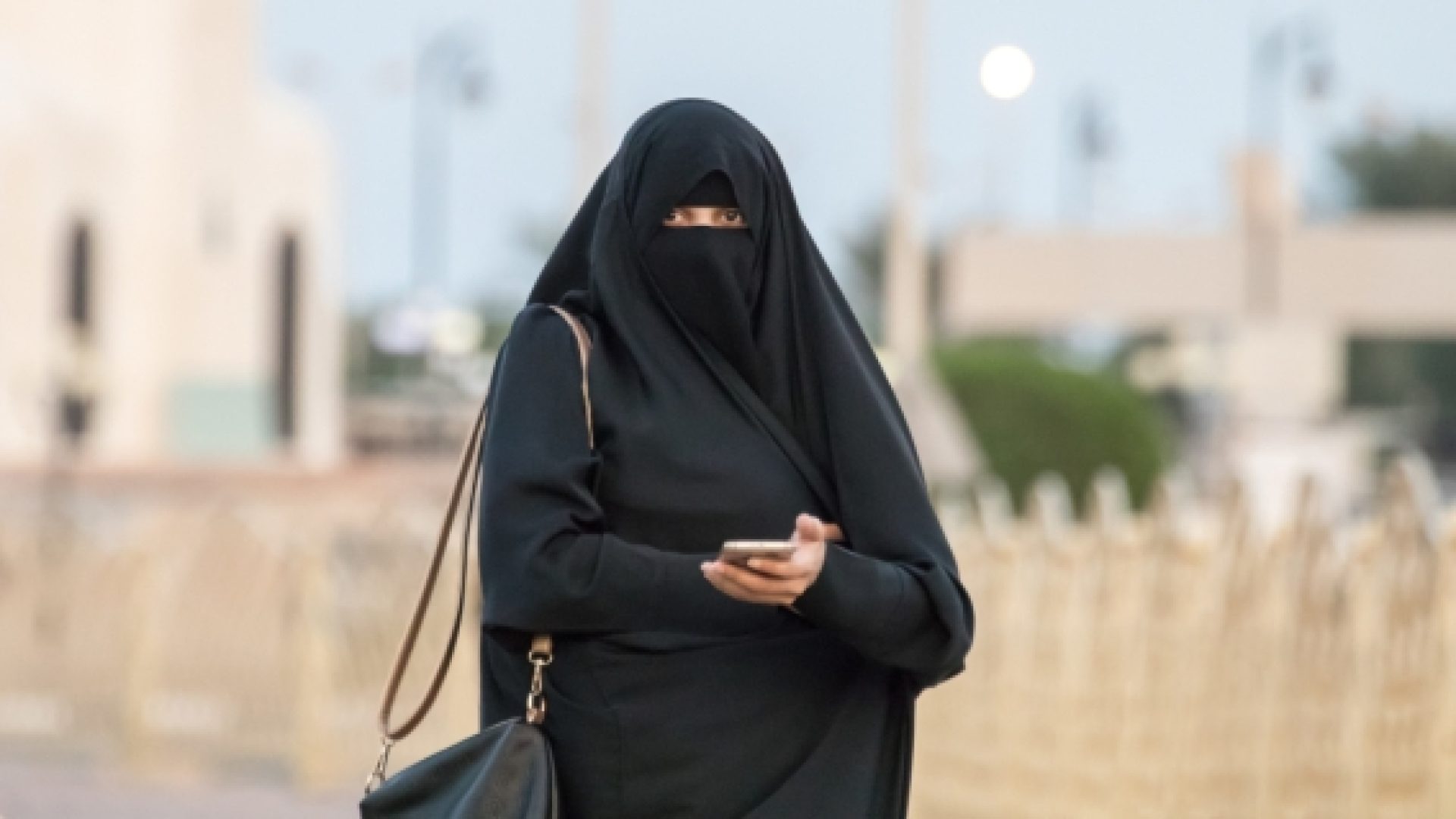 La persécution numérique, nouvelle arme contre les femmes converties au christianisme