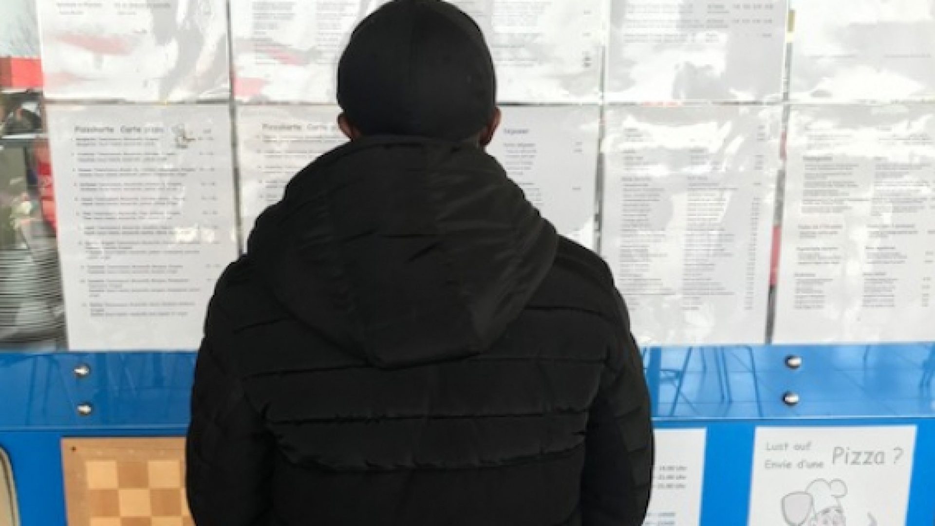 «Affaire Norbert Valley» : le Togolais débouté apparaît en marge de la manifestation à Neuchâtel