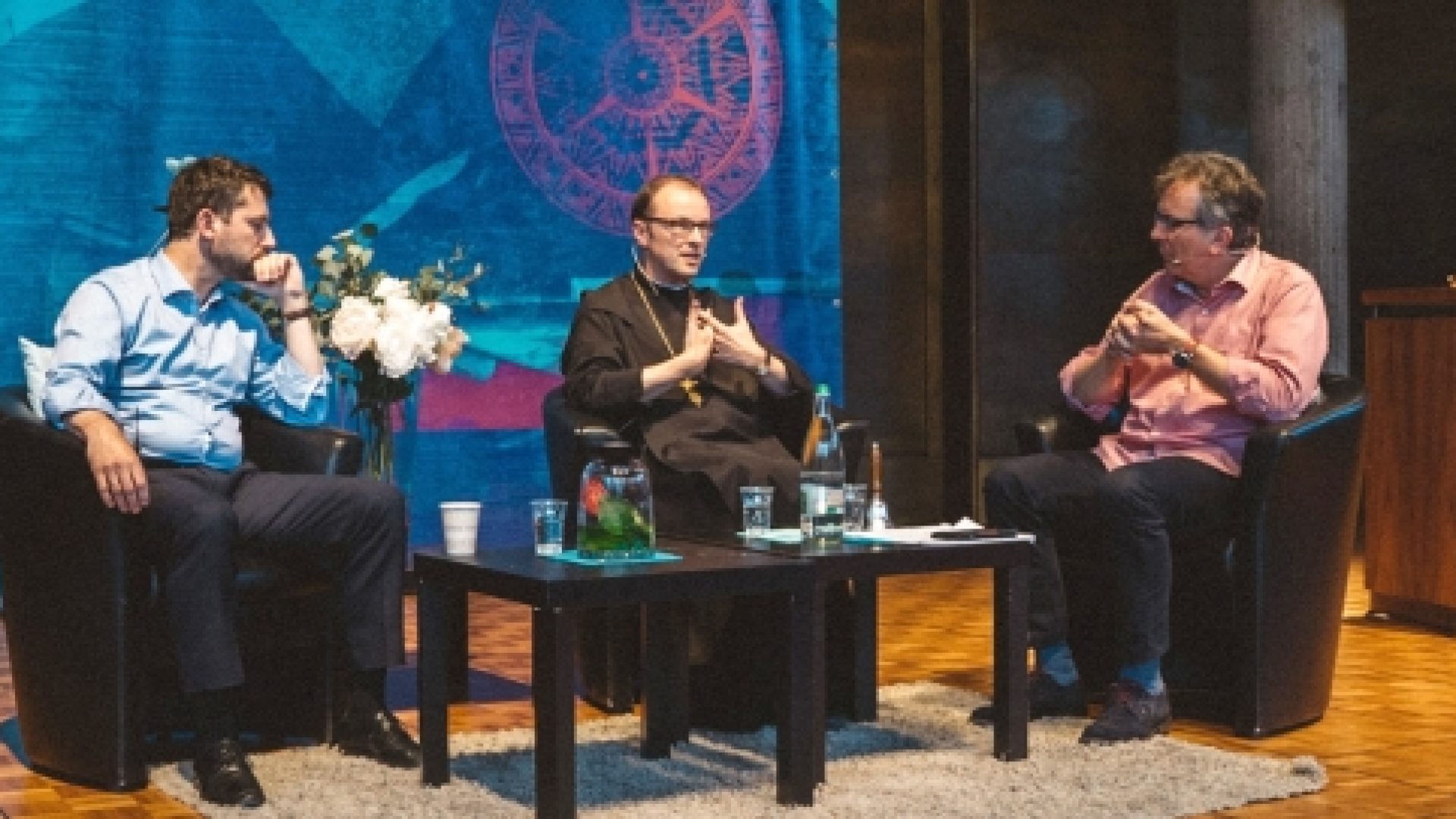 Fribourg : des théologiens et des responsables d’Eglise font route ensemble vers le centre, le Christ
