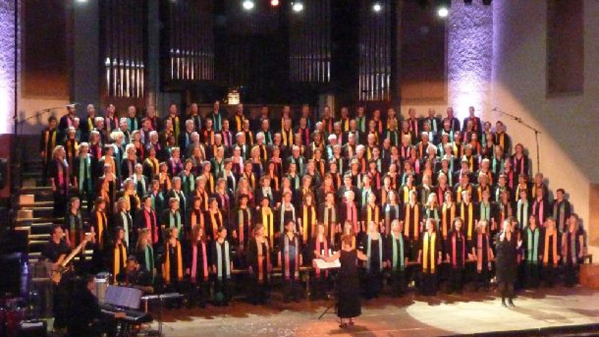 Ils sont 200 sur scène pour « fêter le Créateur de toutes choses ».