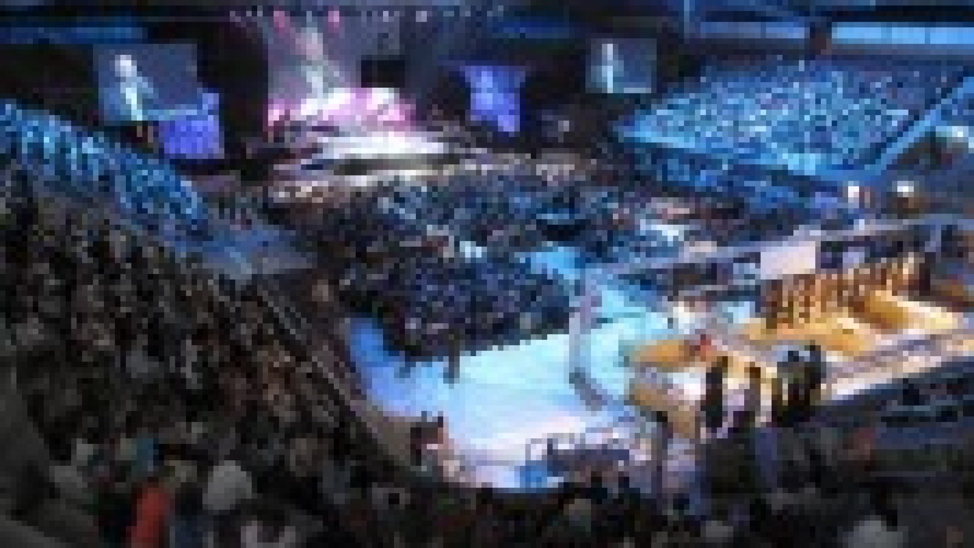 La grande foule à la patinoire de Malley à Lausanne pour la Conférence internationale de guérison