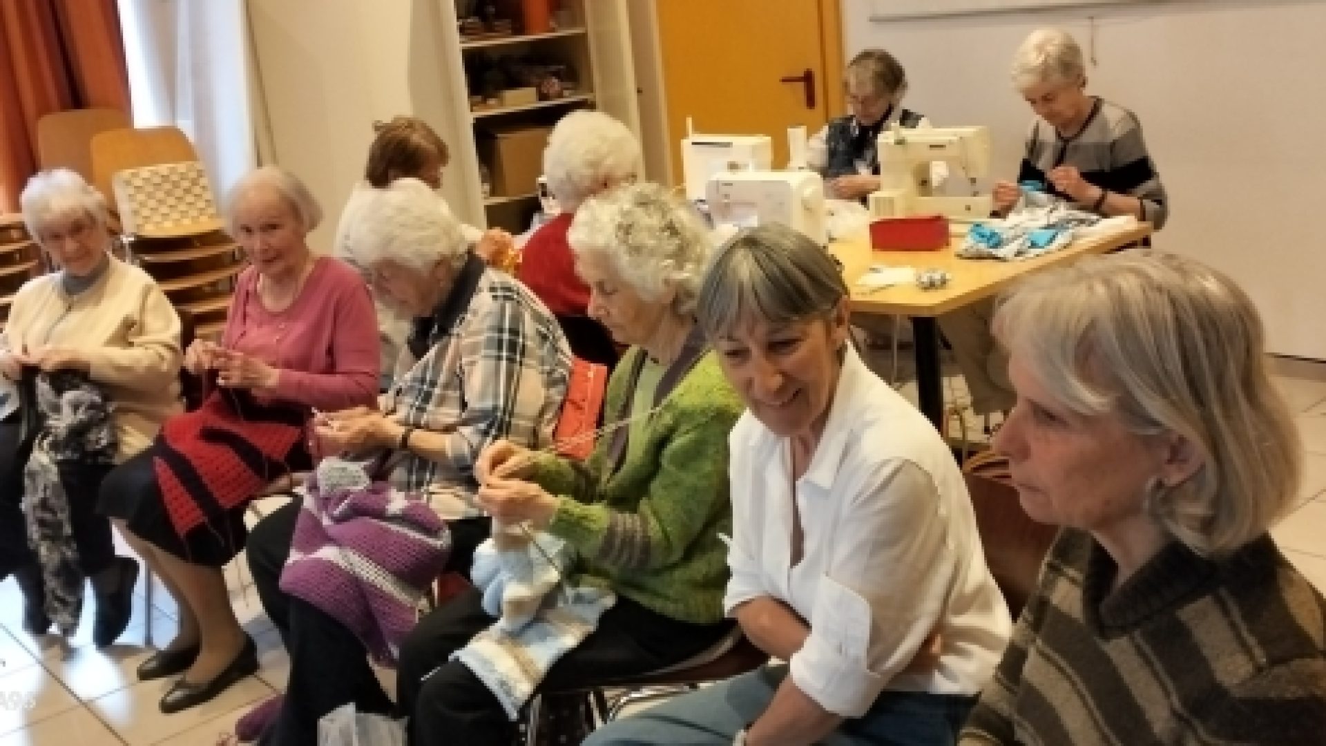 Les tricoteuses de l’Église évangélique de Villard oeuvrent pour les plus démunis
