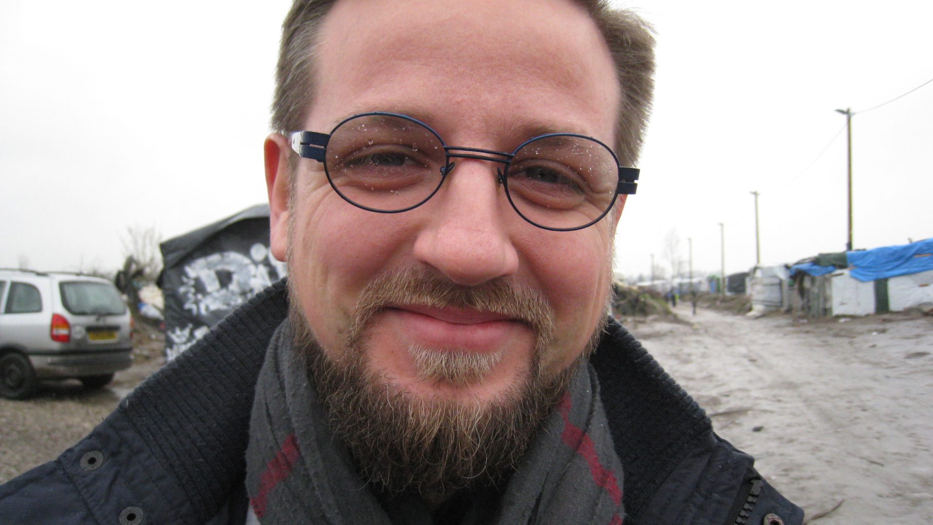 Inauguration d’une église évangélique dans la jungle de Calais (reportage)