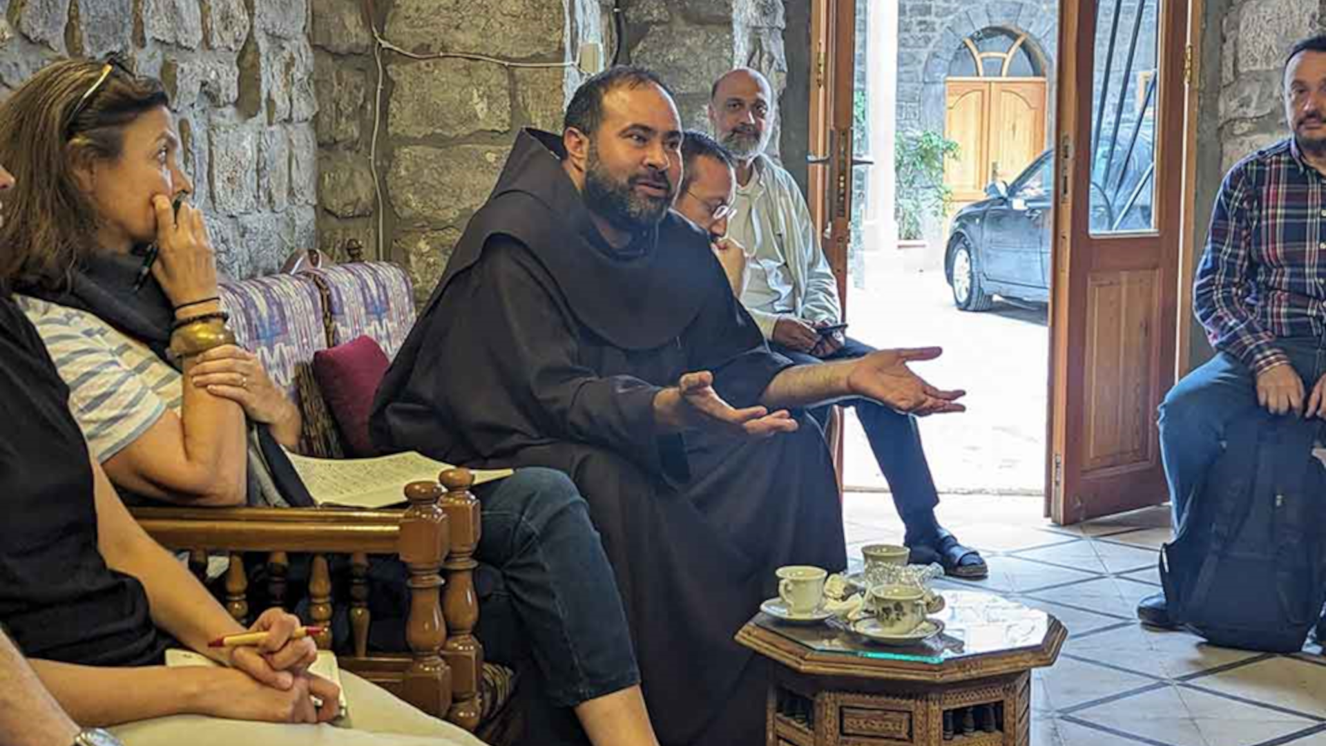 Le père Fadi Azar dans son contexte