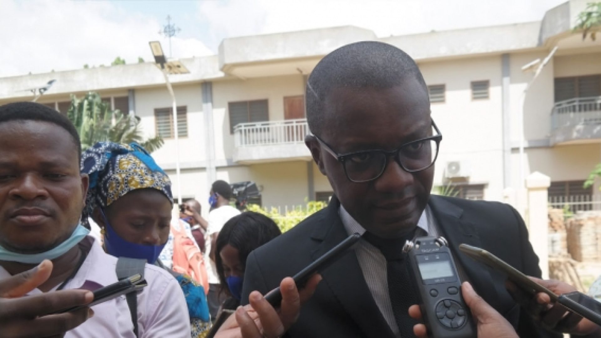 Lomé 3 : le Ministre togolais de la Communication invite les journalistes des radios chrétiennes à l'excellence
