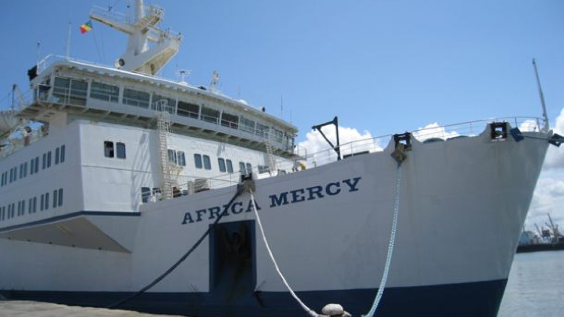 Congo-Brazzaville : un navire-hôpital au service des plus démunis (reportage)